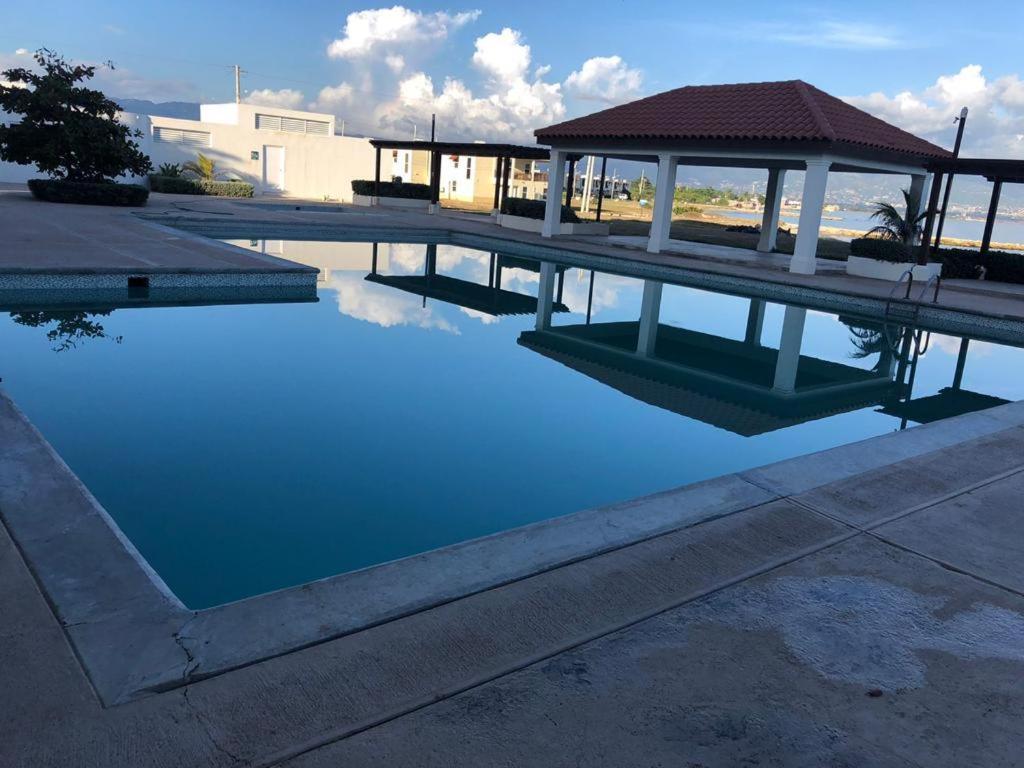 Bayfront Villa & Apartment Portmore Ngoại thất bức ảnh